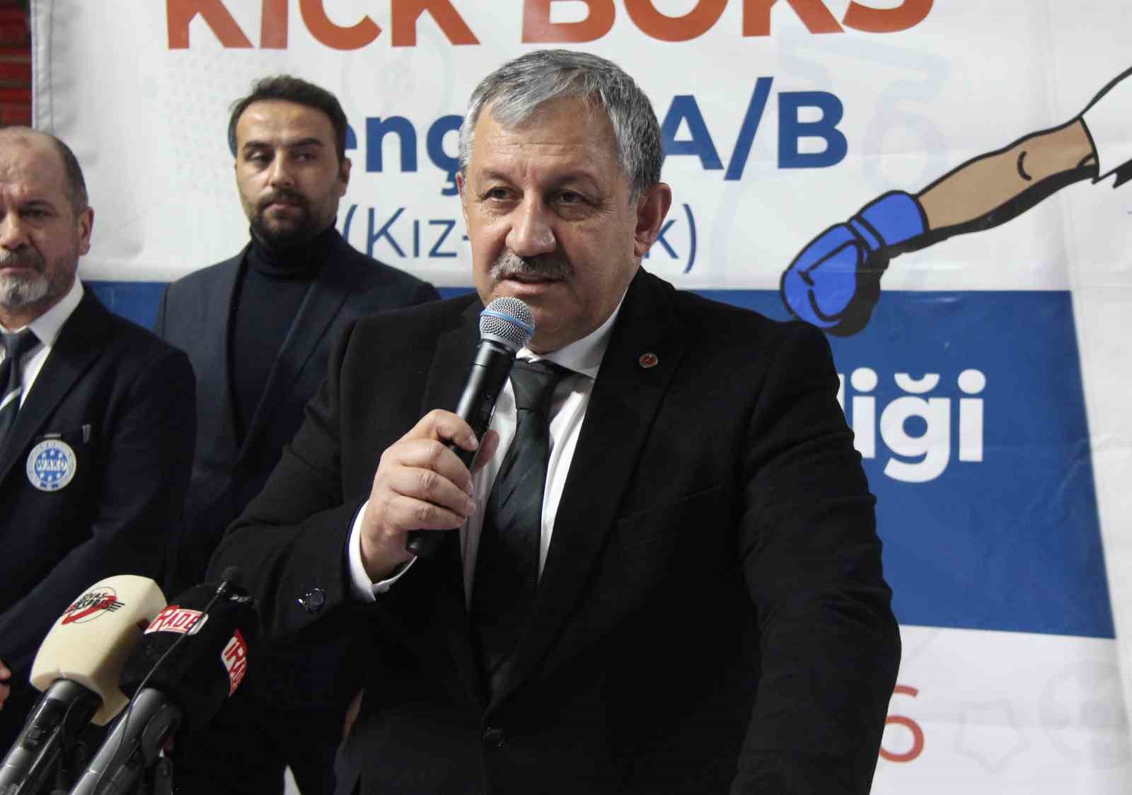 Kick Boks Türkiye Birinciliğinin açılış seremonisi yapıldı
