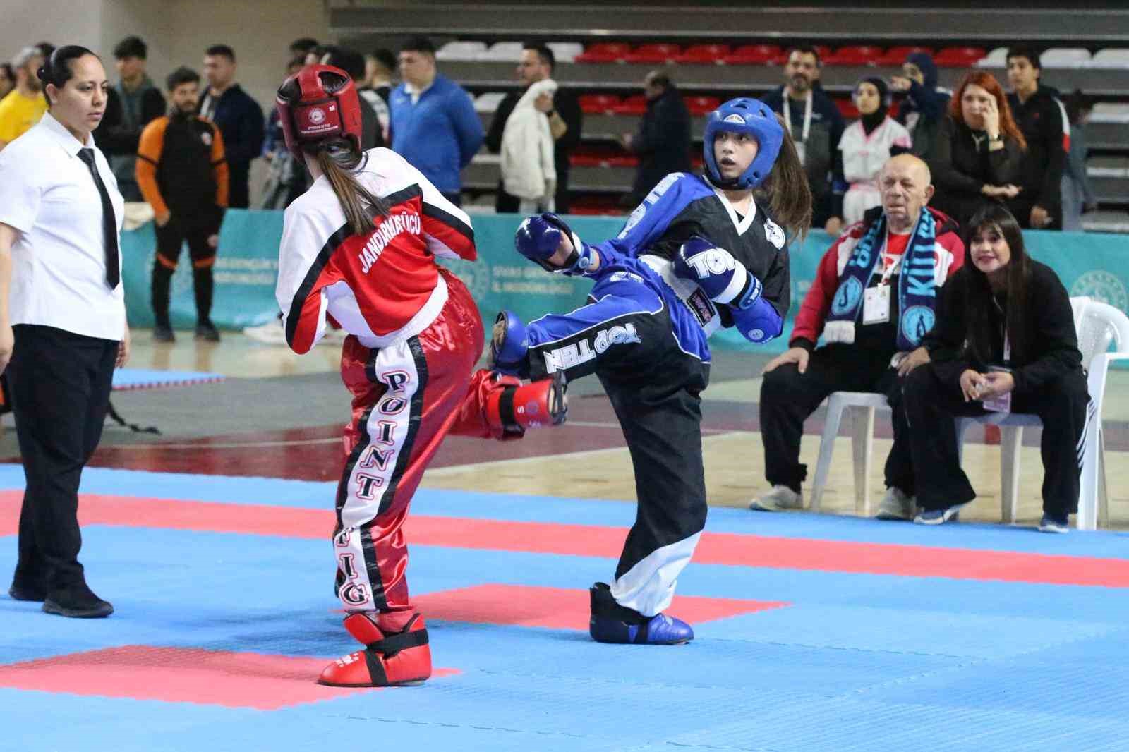 Kick Boks Türkiye Birinciliğinin açılış seremonisi yapıldı
