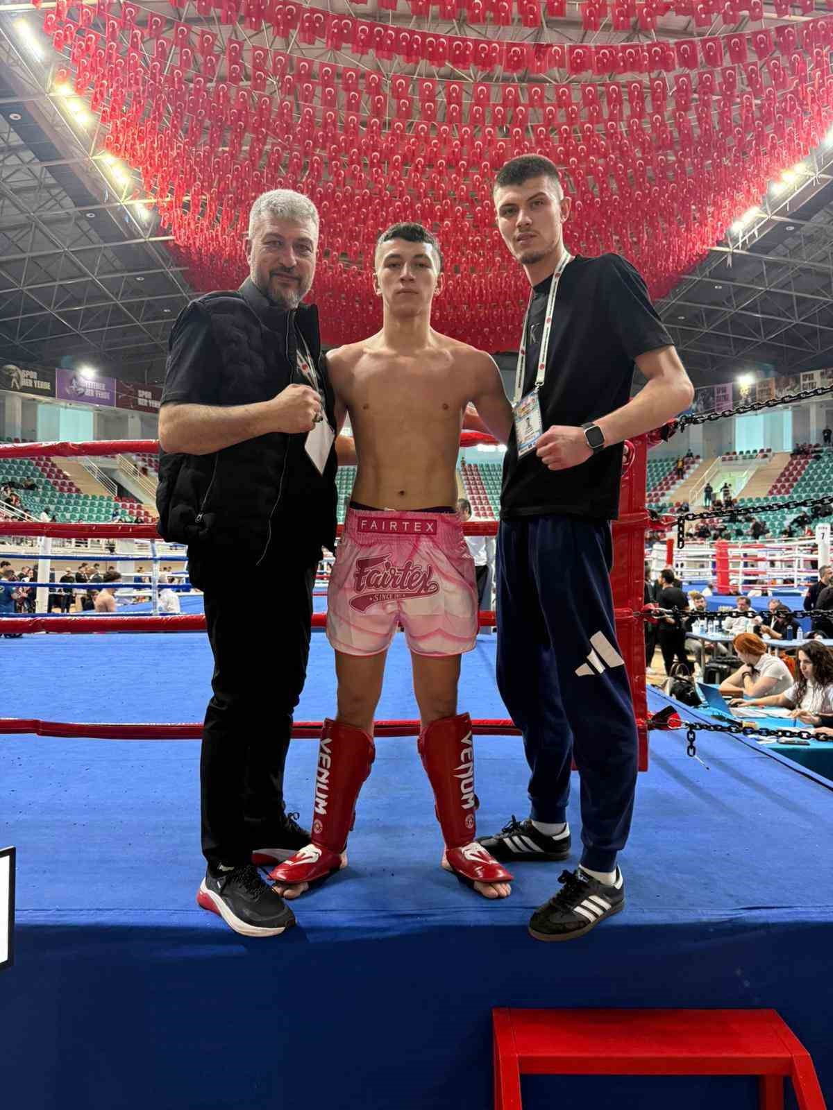 Kickboks Türkiye Şampiyonası’nda Afyonkarahisarlı sporculardan önemli başarı
