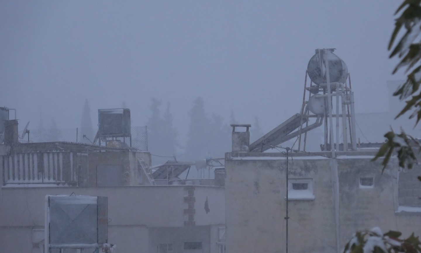 Kilis kar yağışıyla beyaza büründü
