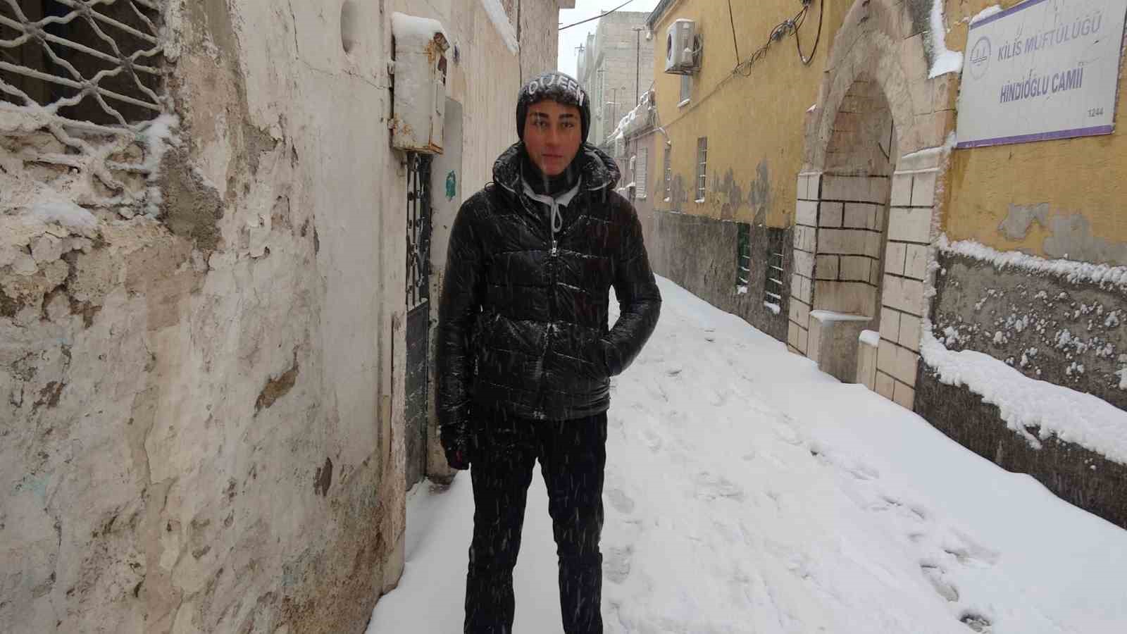 Kilis kar yağışıyla beyaza büründü
