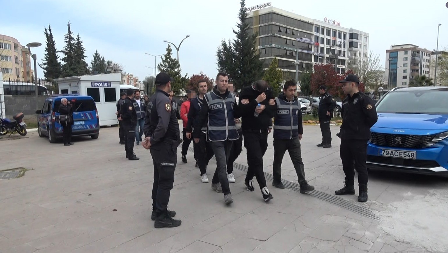 Kilis merkezli 9 ilde siber bahis operasyonu: 35 gözaltı, 23 tutuklama
