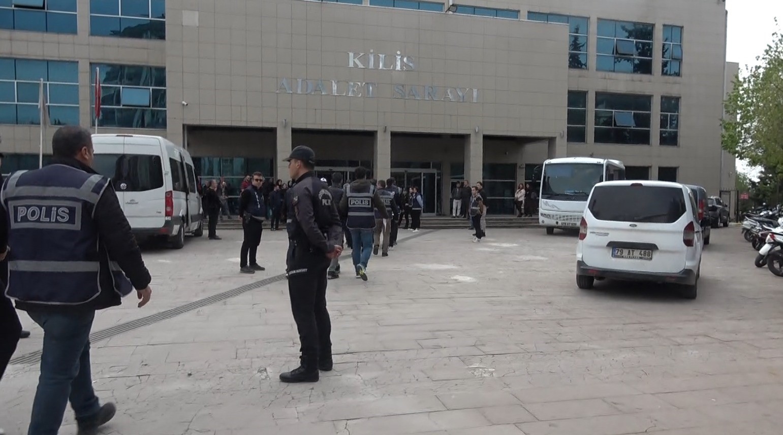 Kilis merkezli 9 ilde siber bahis operasyonu: 35 gözaltı, 23 tutuklama
