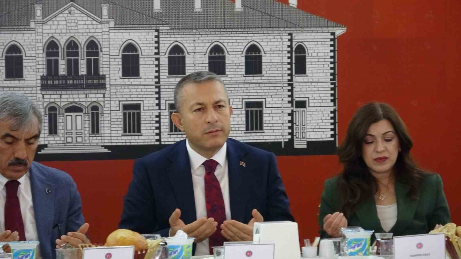 Kilis Valisi Tahir Şahin’e veda yemeği
