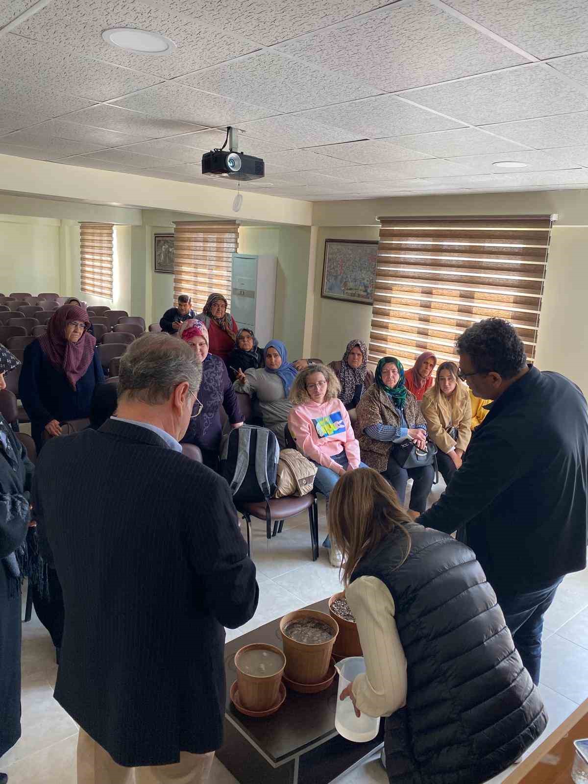 Kilis ve Gaziantep’te kadın çiftçilere onarıcı tarım eğitimi verildi
