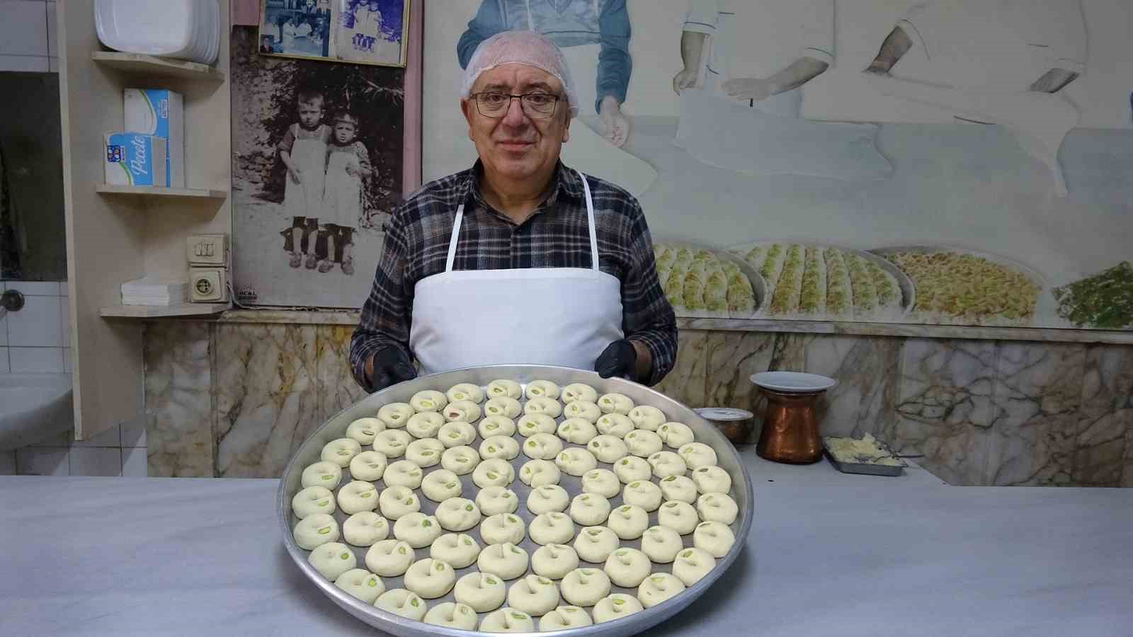 Kilis’e özgü kurabiyeler kandillerde dağıtılıyor

