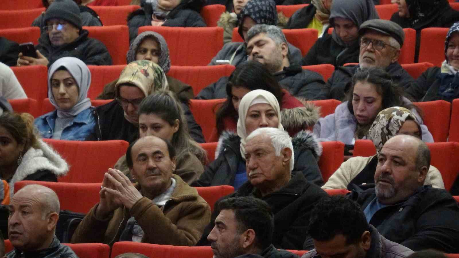 Kilis’te 1170 sosyal konutun kura çekilişi yapıldı
Kilis’te 1170 sosyal konutun kura çekilişi yapıldı