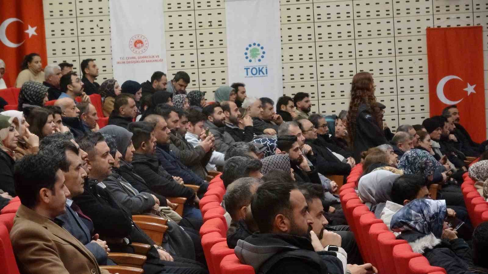 Kilis’te 1170 sosyal konutun kura çekilişi yapıldı
Kilis’te 1170 sosyal konutun kura çekilişi yapıldı
