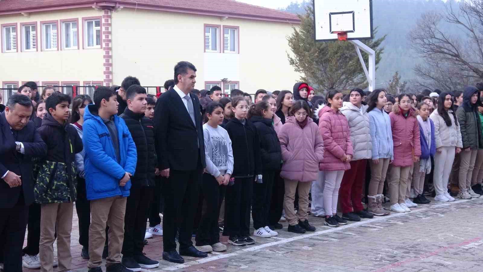 Kilis’te 2. dönemin ilk dersinin konusu "Bayrak" oldu
