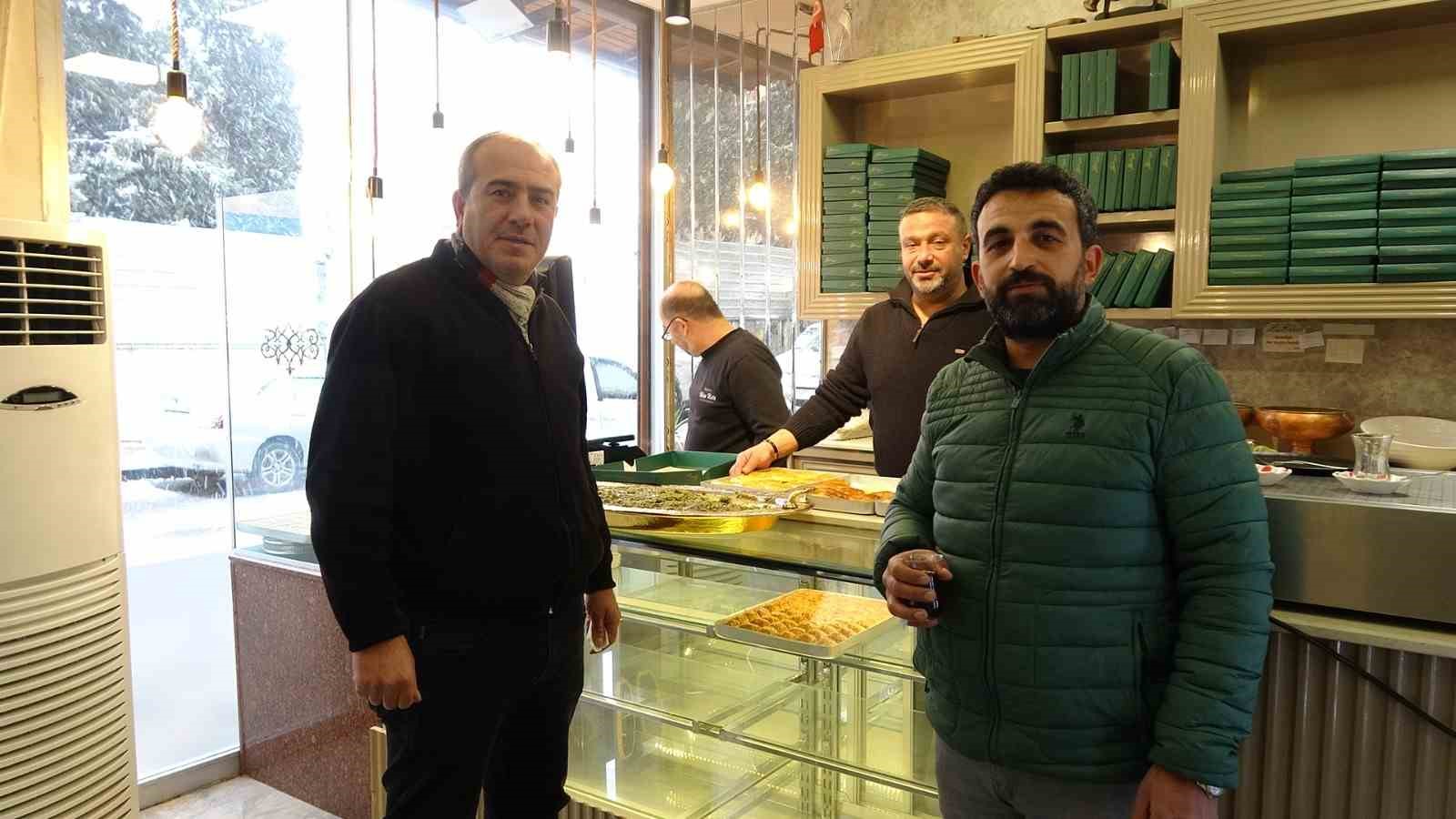 Kilis’te 37 yıllık ustadan ’burger tatlı’
