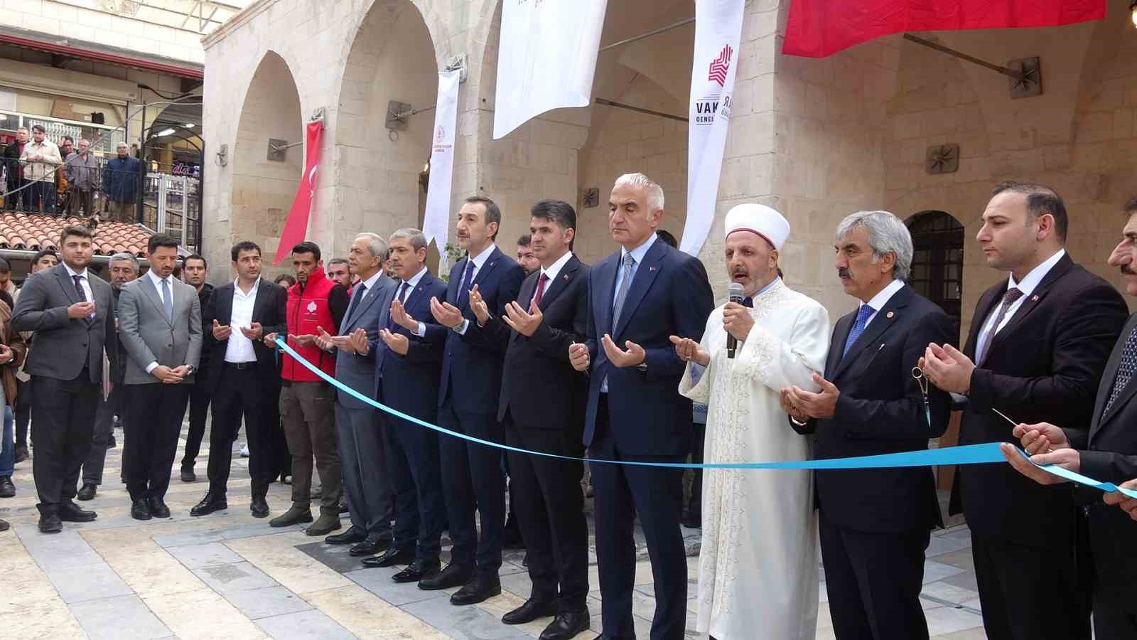 Kilis’te 6 Şubat depreminde hasar gören 3 vakıf eseri ibadete açıldı
Kilis’te 6 Şubat depreminde hasar gören 3 vakıf eseri ibadete açıldı