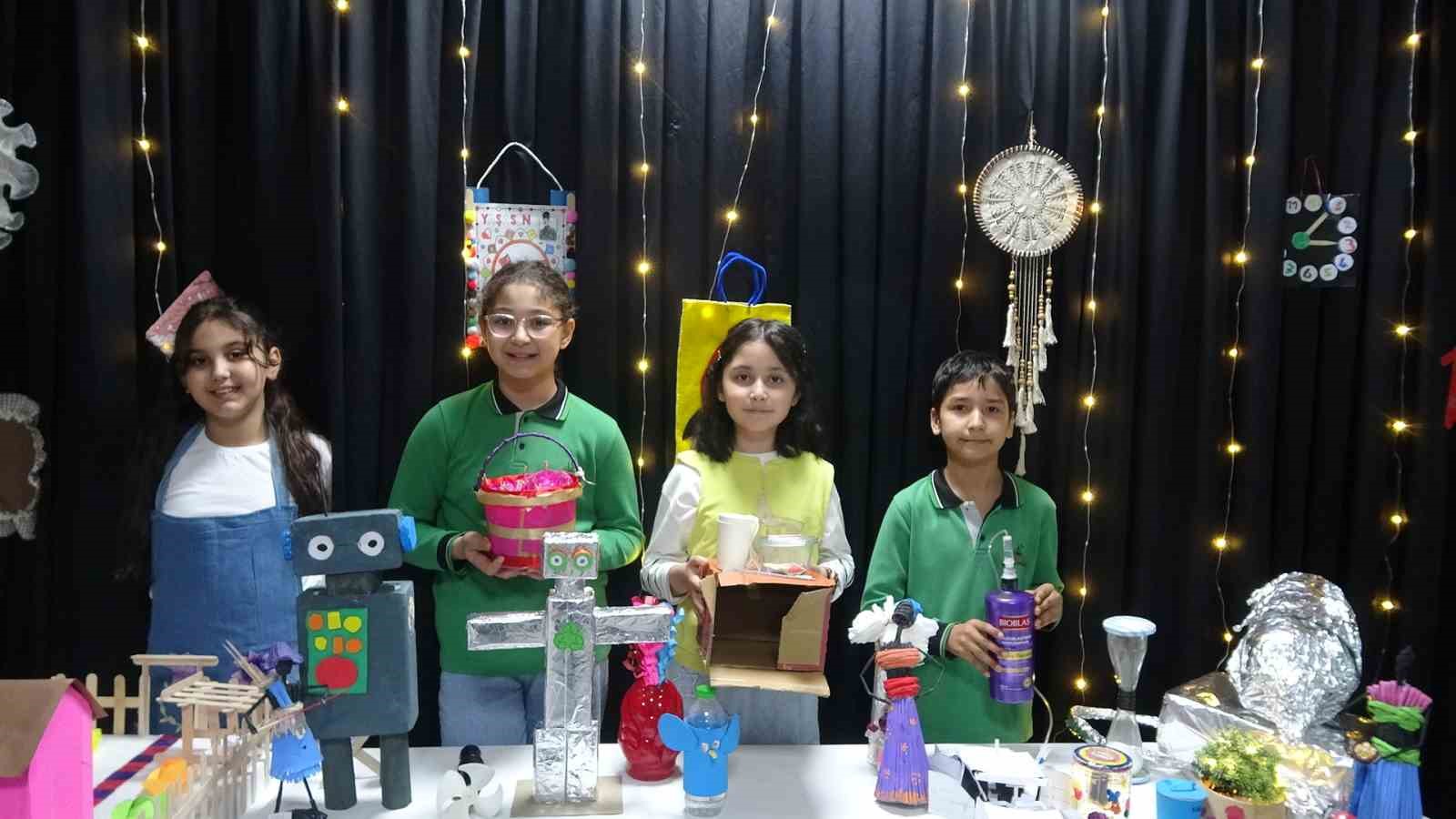 Kilis’te "Atıktan Sanata" sergisi: Öğrenciler atıkları sanata dönüştürdü
Kilis’te "Atıktan Sanata" sergisi: Öğrenciler atıkları sanata dönüştürdü