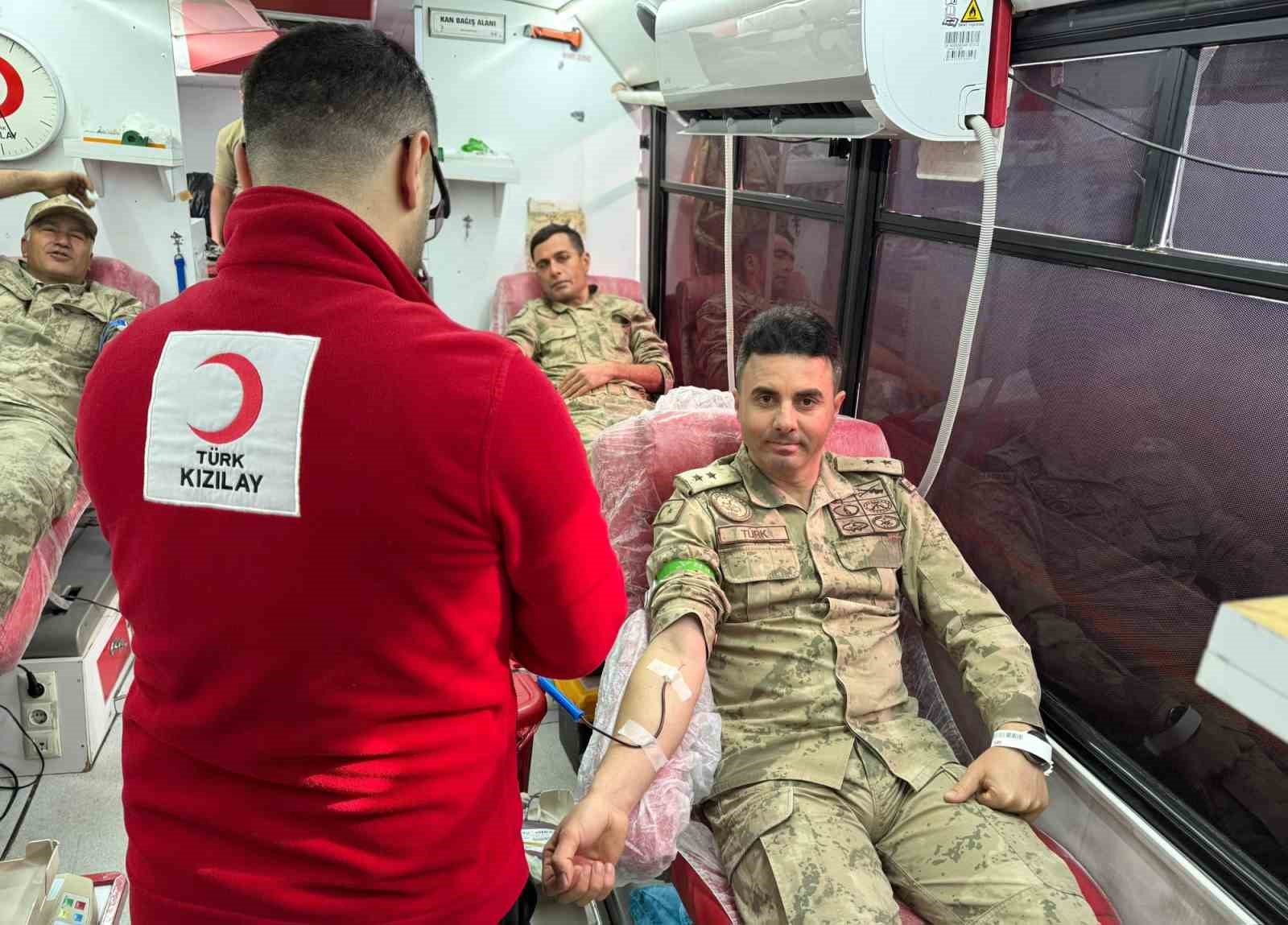 Kilis’te jandarmadan Kızılay’ın kan bağışı kampanyasına destek
