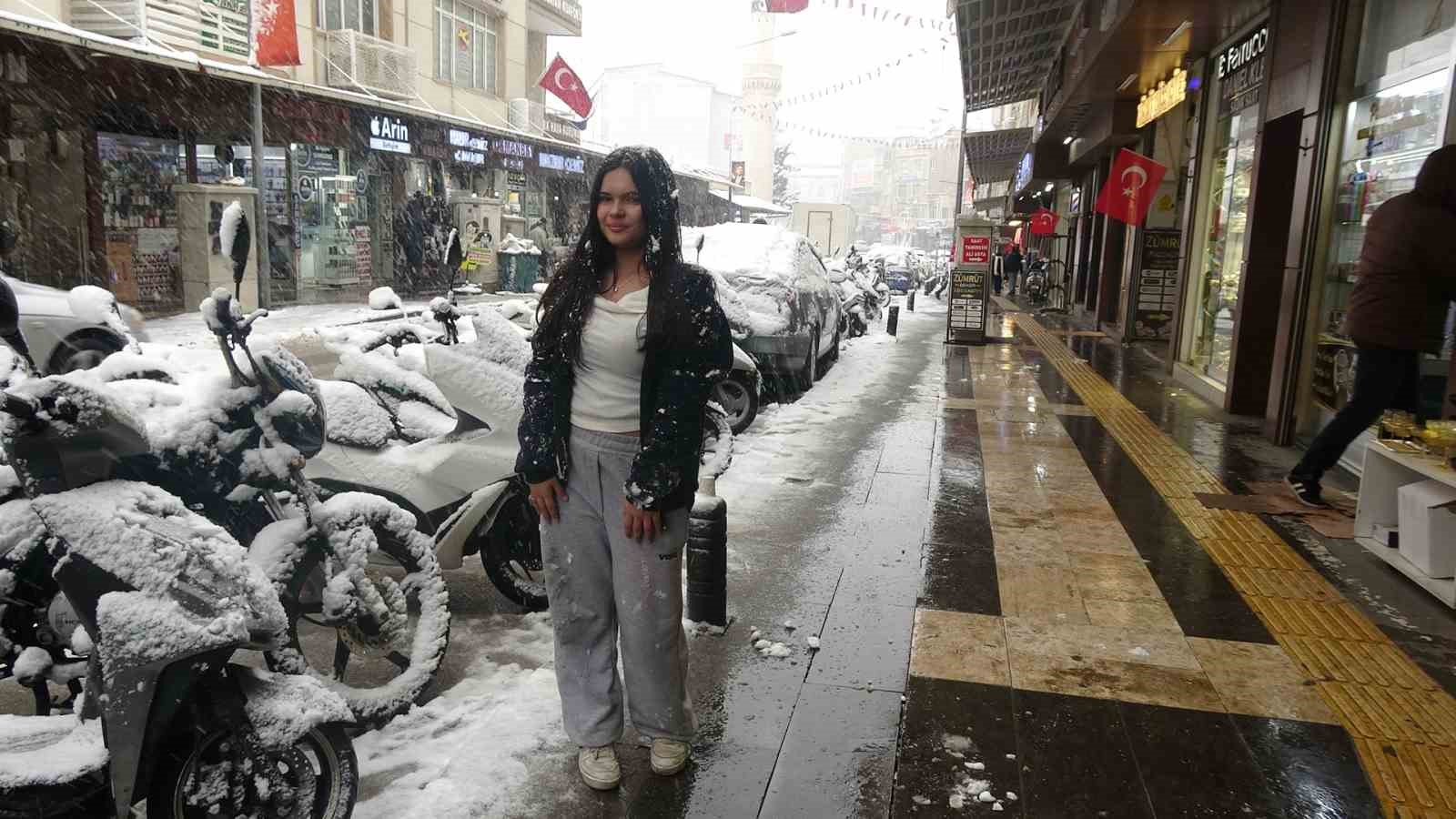 Kilis’te kar yağışı etkili oluyor
