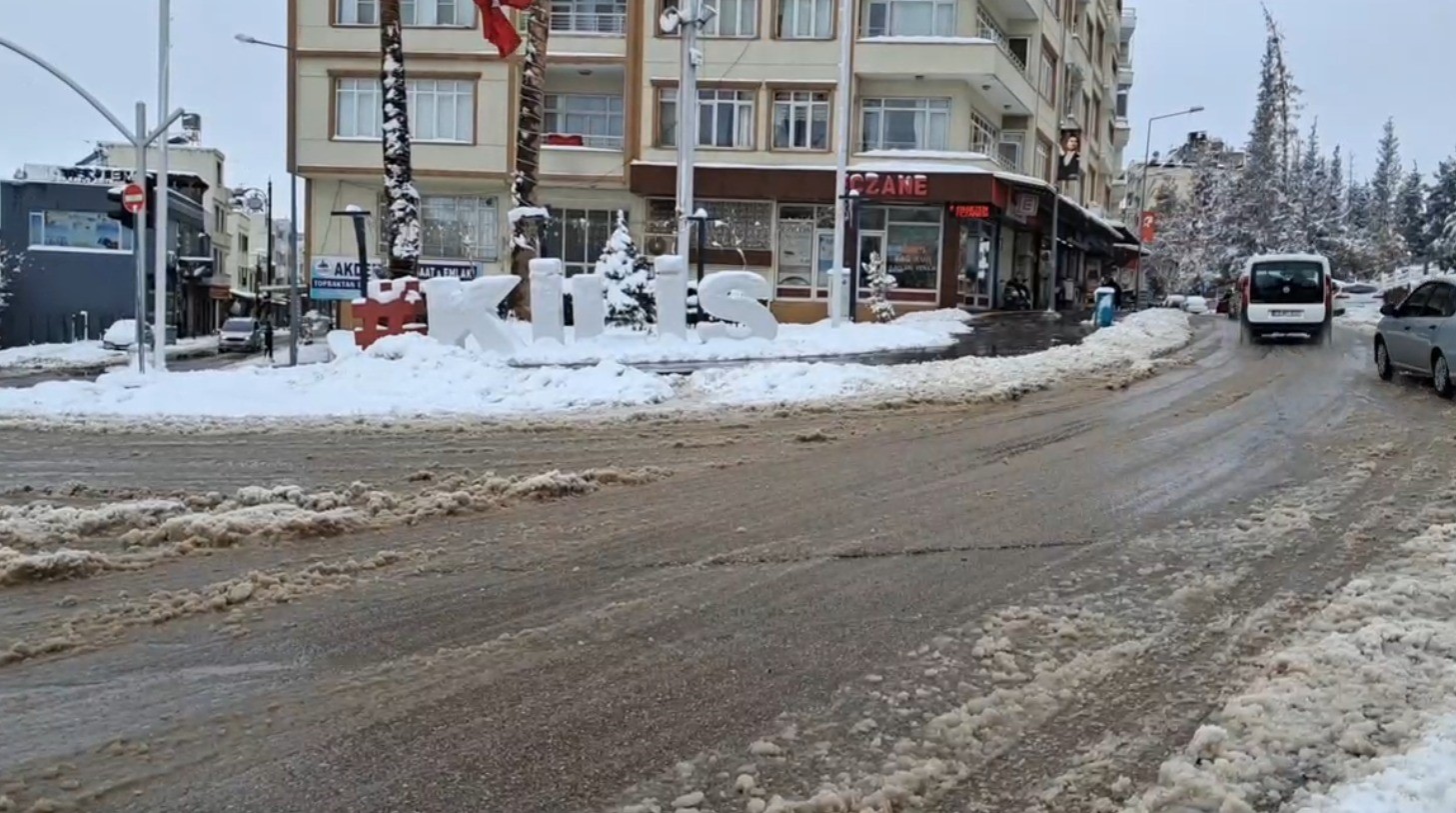 Kilis’te kar yağışı etkili oluyor
