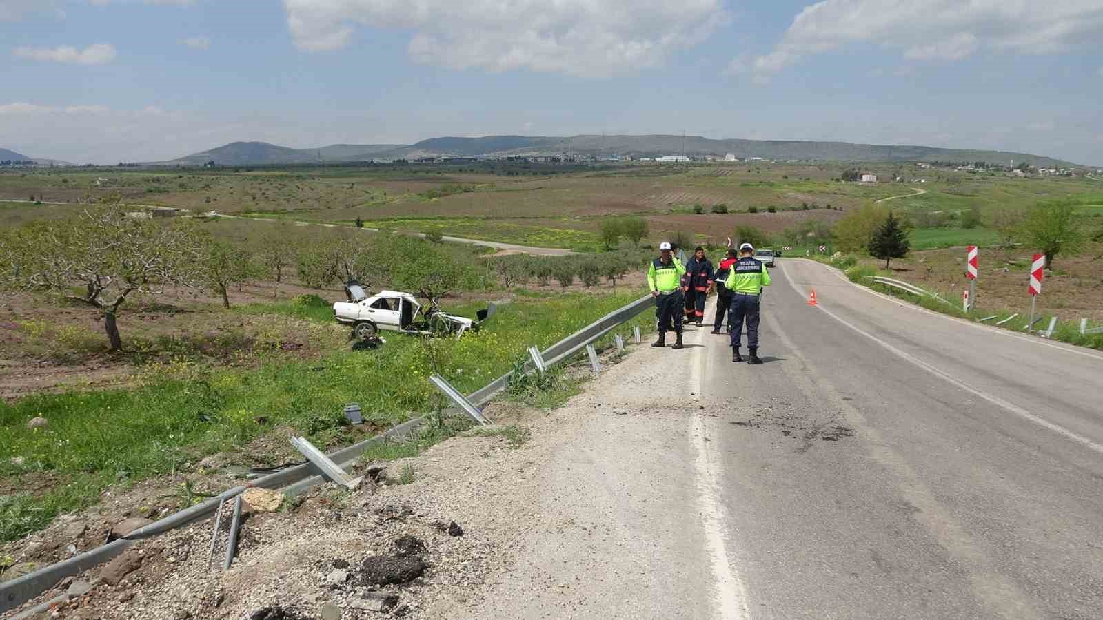 Kilis’te kontrolden çıkan Tofaş fıstık tarlasına girdi: 4 yaralı
