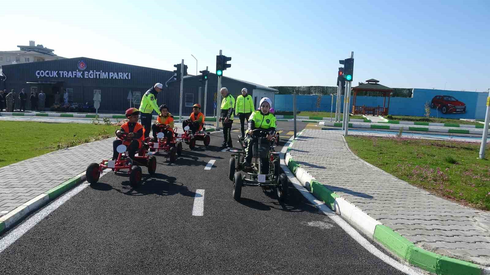 Kilis’te öğrenciler trafik parkında direksiyon başına geçti
