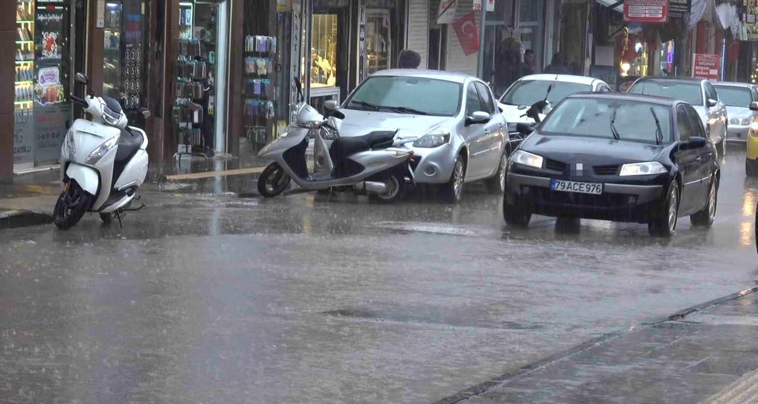 Kilis’te sağanak yağış etkili oldu
