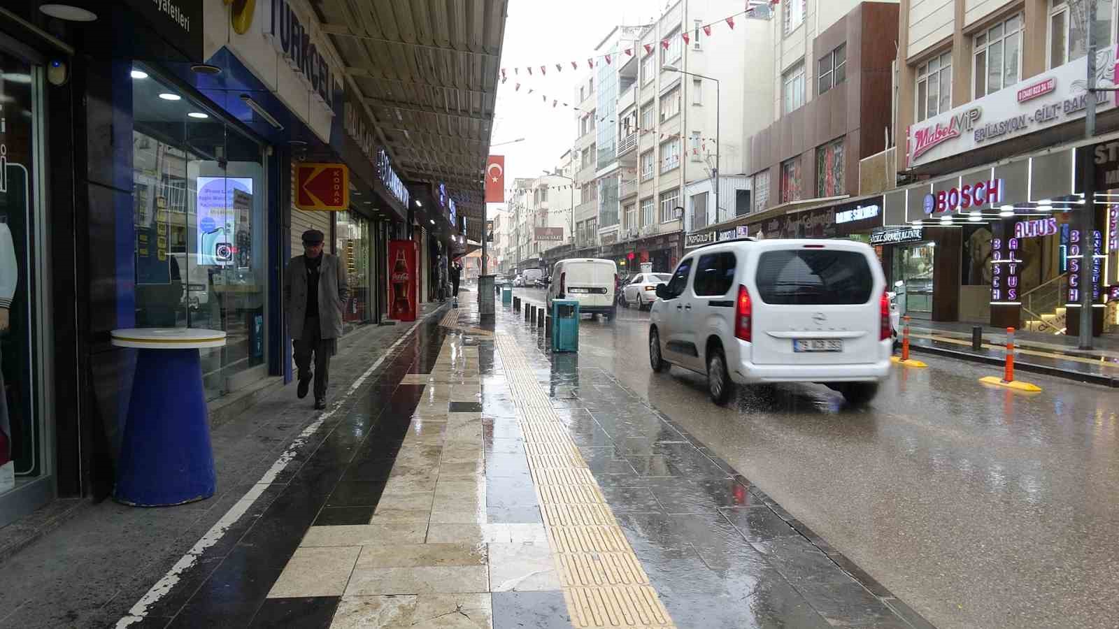 Kilis’te sağanak yağış etkili oluyor
