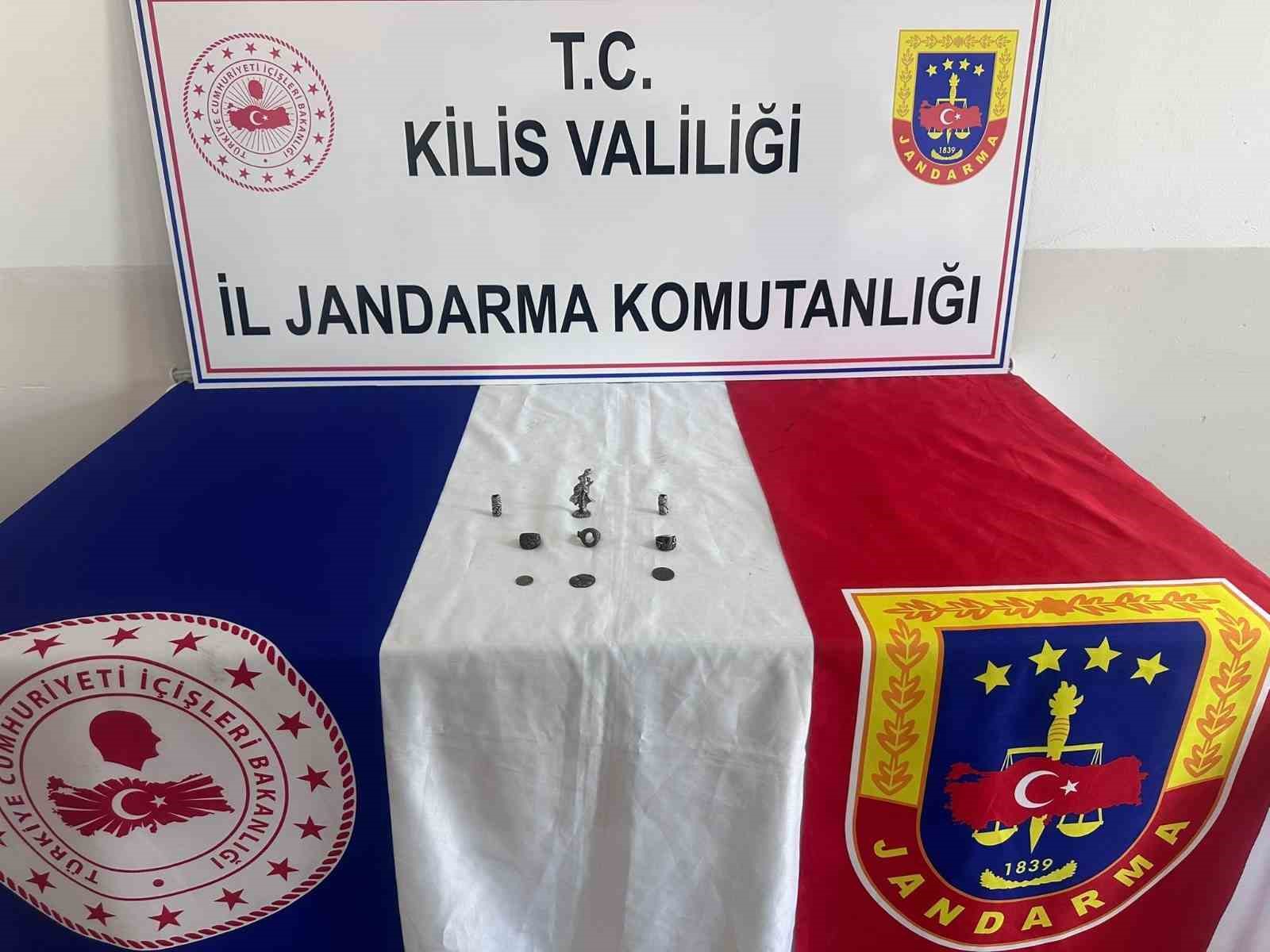 Kilis’te tarihi eser ve silah operasyonu
