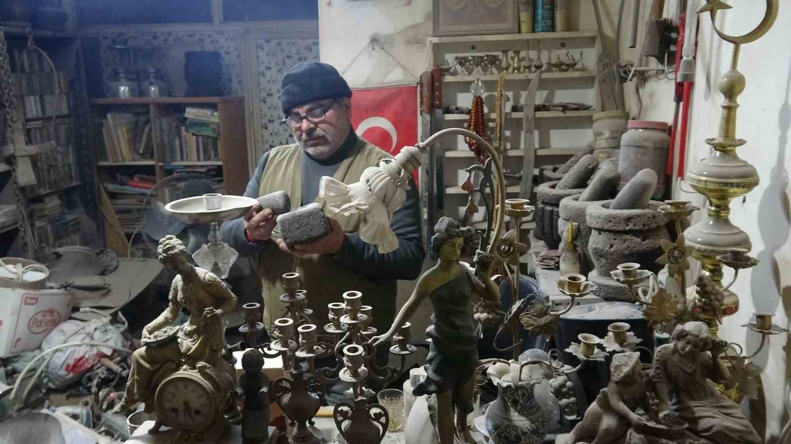 Kilis’te taş oymacılığının son ustası bayramda da tezgah başında
