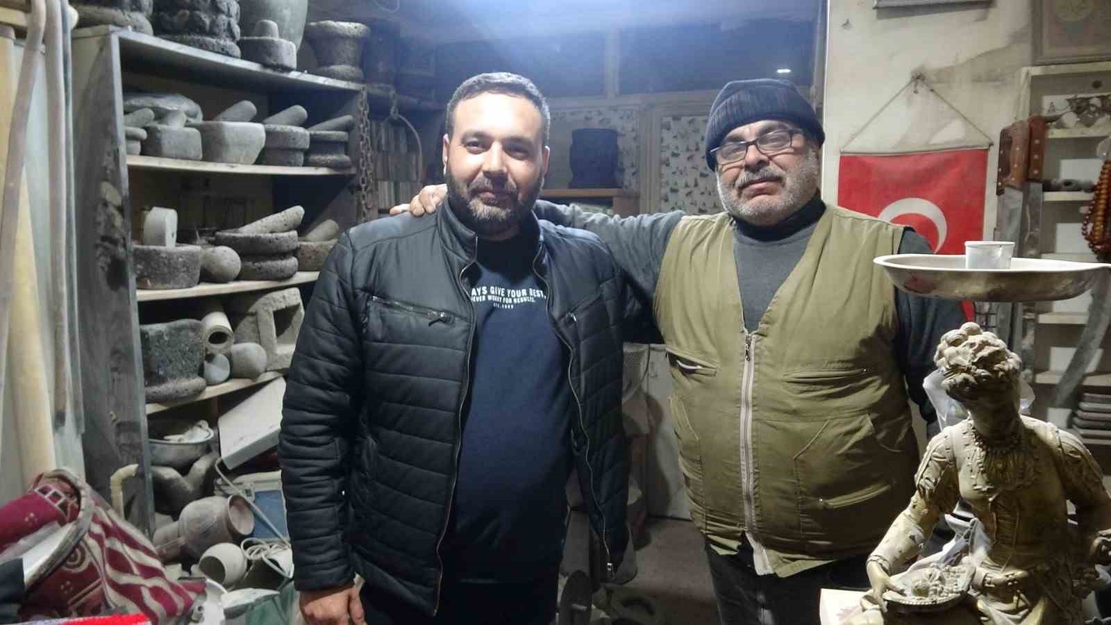 Kilis’te taş oymacılığının son ustası bayramda da tezgah başında
