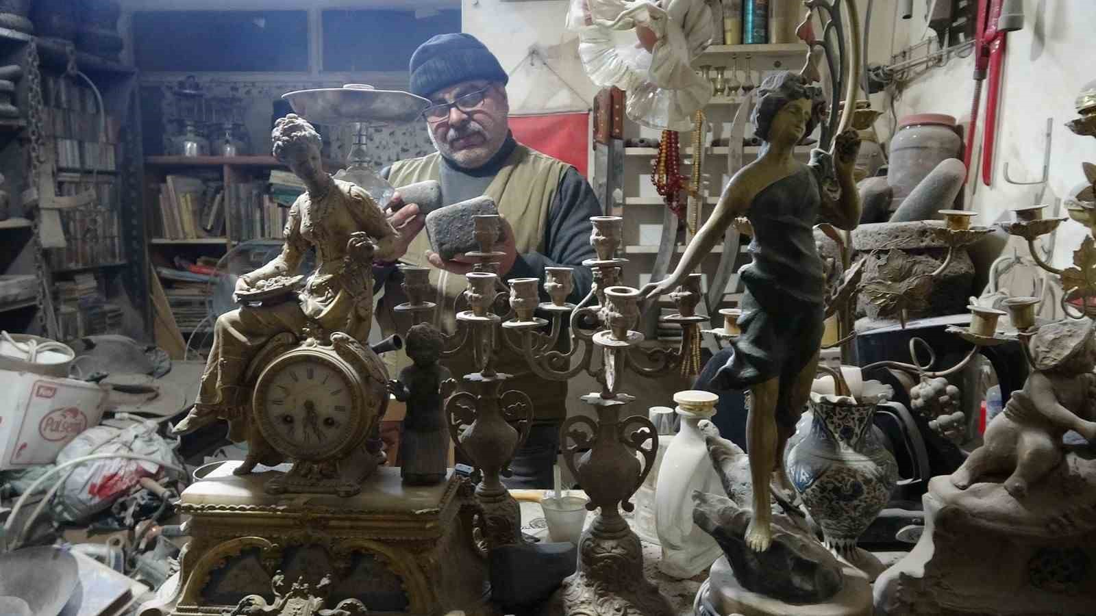 Kilis’te taş oymacılığının son ustası bayramda da tezgah başında
