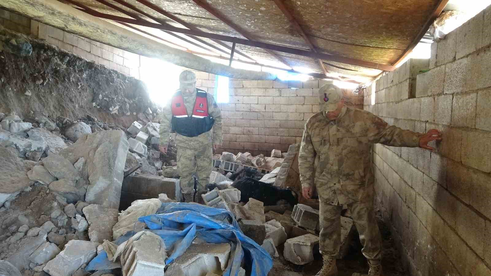 Kilis’te toprak kayması: Ahır çöktü, 40 hayvan telef oldu
