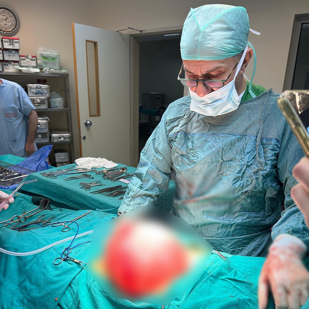 Kilo vermek için hastaneye giden çocuğun karnından 3,5 kiloluk kist çıktı
