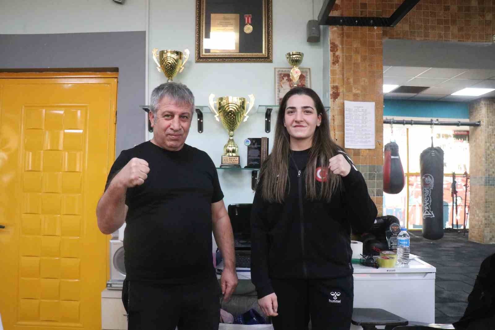 Kilo vermek için taktığı eldivenlerle 7 Türkiye, 1 Avrupa şampiyonu oldu
Kilo vermek için taktığı eldivenlerle 7 Türkiye, 1 Avrupa şampiyonu oldu