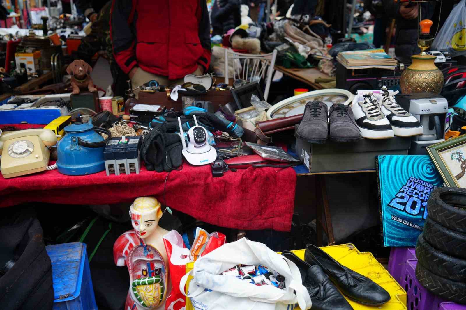 Kiminin çöpü, kiminin hazinesi: "Ankara Bit Pazarı"
