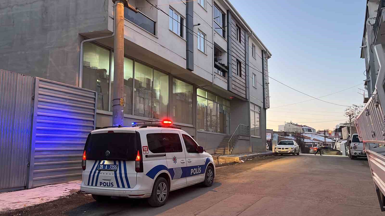 Kıraathaneden eve sızdığı iddia edilen dumandan zehirlenen anne ve 2 çocuğu hastanelik oldu
