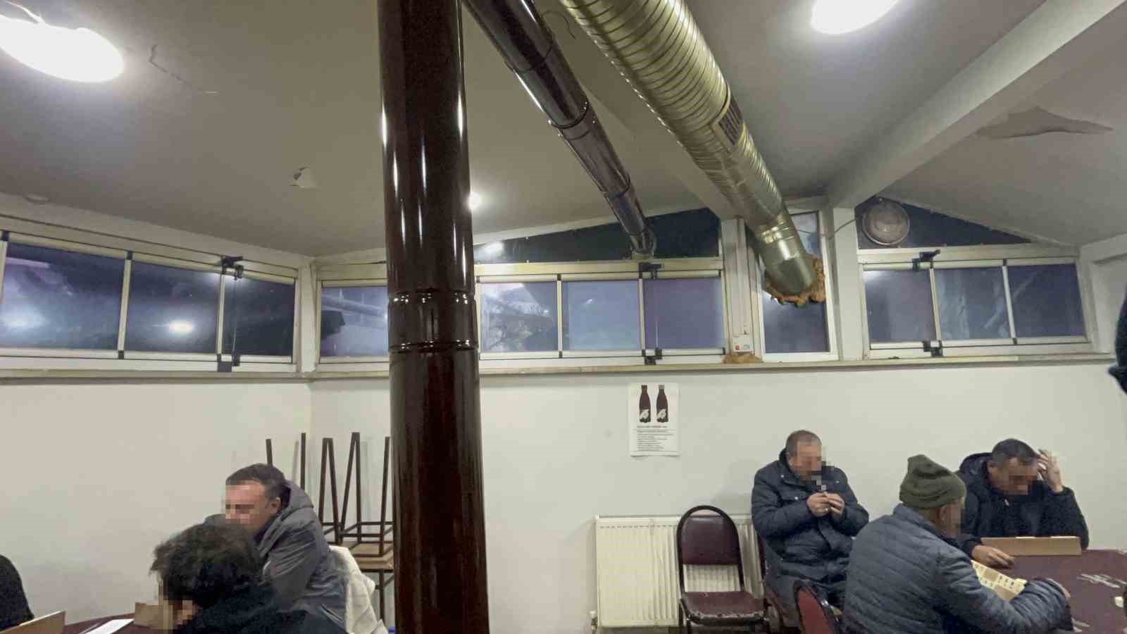 Kıraathaneden eve sızdığı iddia edilen dumandan zehirlenen anne ve 2 çocuğu hastanelik oldu
