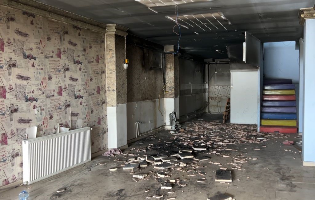 Kiraya verdiği dükkanını 4 yıl sonra harabeye döndüğünü görünce şoke oldu
