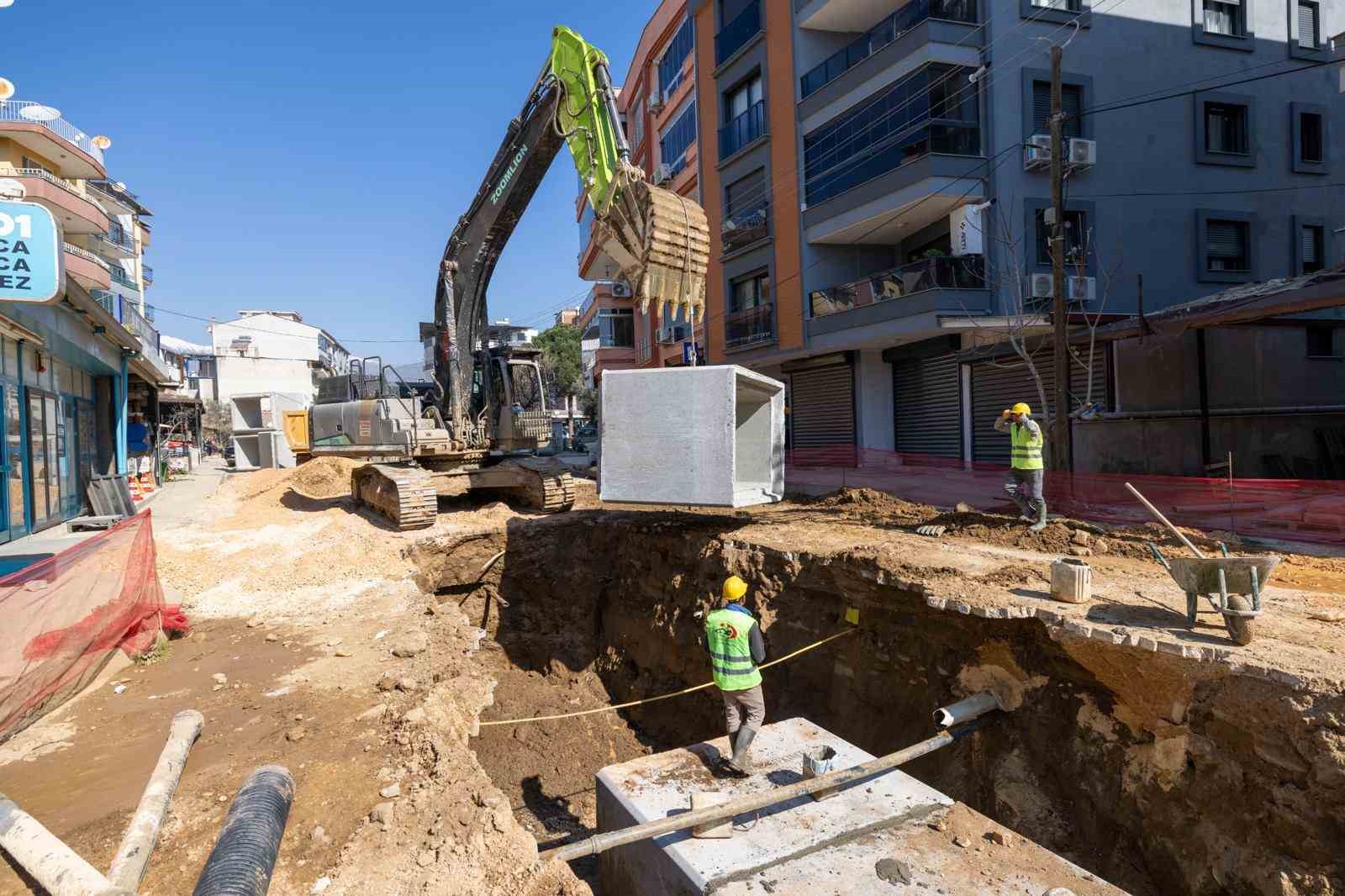 Kiraz’da taşkınlara karşı 100 milyon liralık altyapı hamlesi
Kiraz’da taşkınlara karşı 100 milyon liralık altyapı hamlesi
