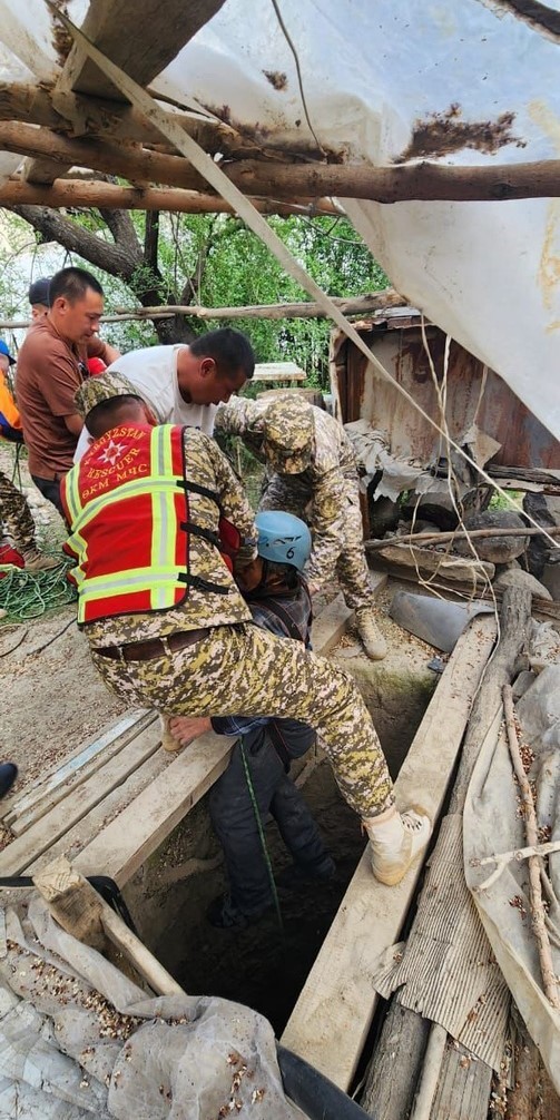Kırgızistan’da 65 yaşındaki adam 18 metre derinliğindeki kuyuda 16 gün mahsur kaldı

