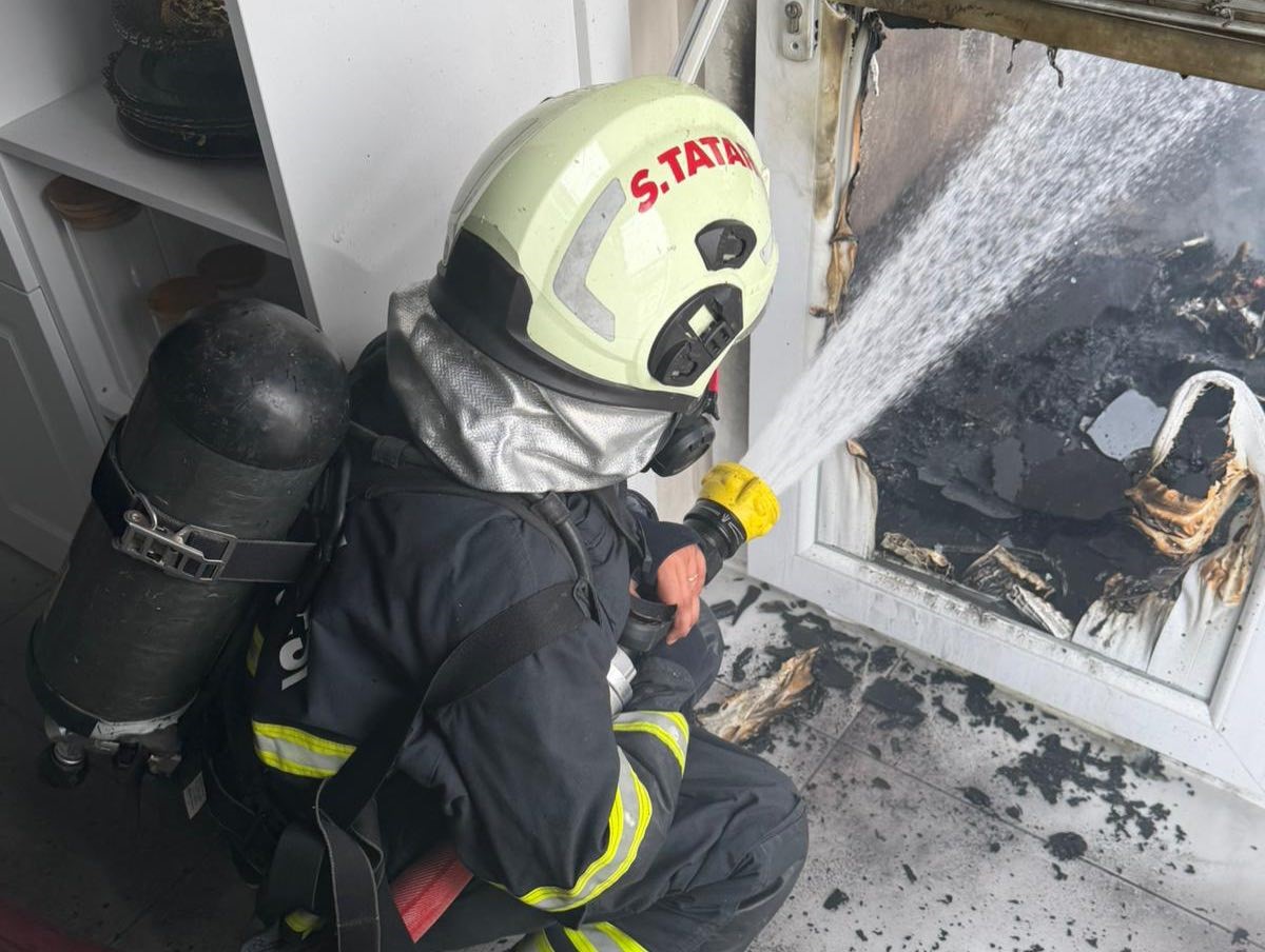 Kırıkhan’da apartman dairesi alevlere teslim oldu
