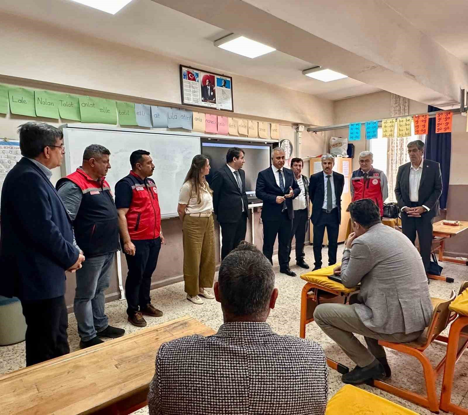 Kırıkhan’da biçerdöver operatörleri eğitiliyor
