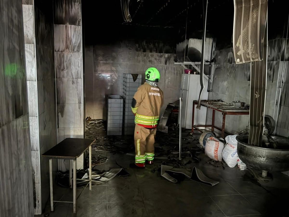 Kırıkhan’da yanan fırın kullanılmaz hale geldi
