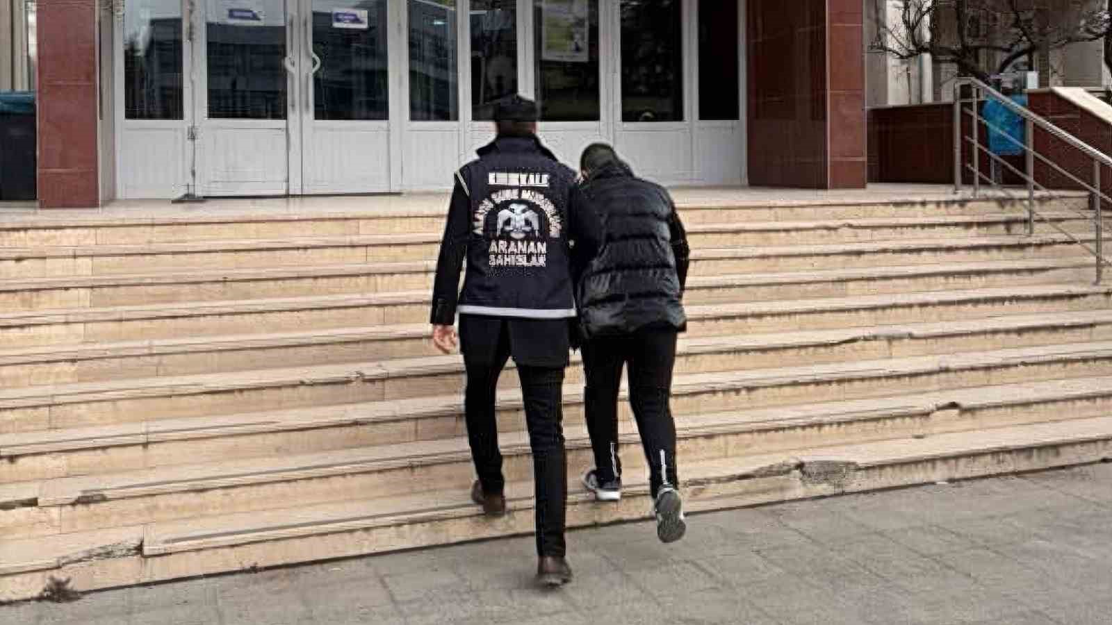 Kırıkkale’de aranan 2 hükümlü yakalandı
