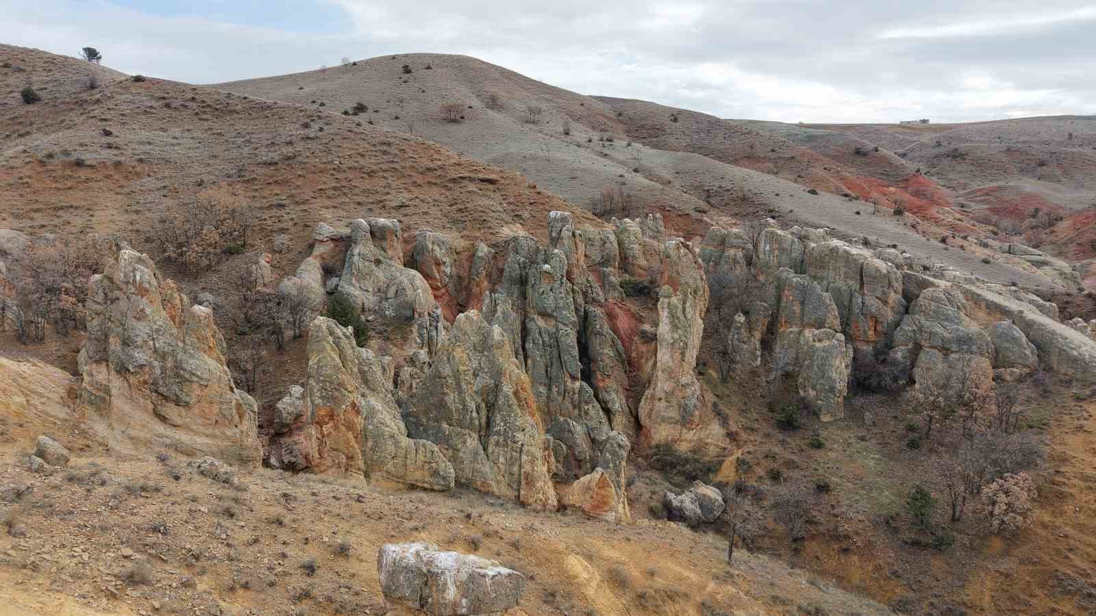 Kırıkkale’de doğanın şekillendirdiği kayalar ilgi çekiyor
