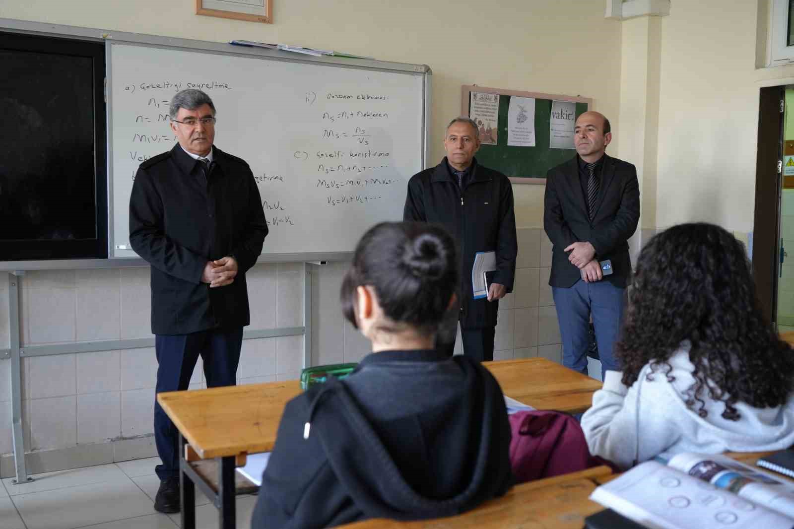 Kırıkkale’de okullarda deprem ve tahliye tatbikatı
Kırıkkale’de okullarda deprem ve tahliye tatbikatı