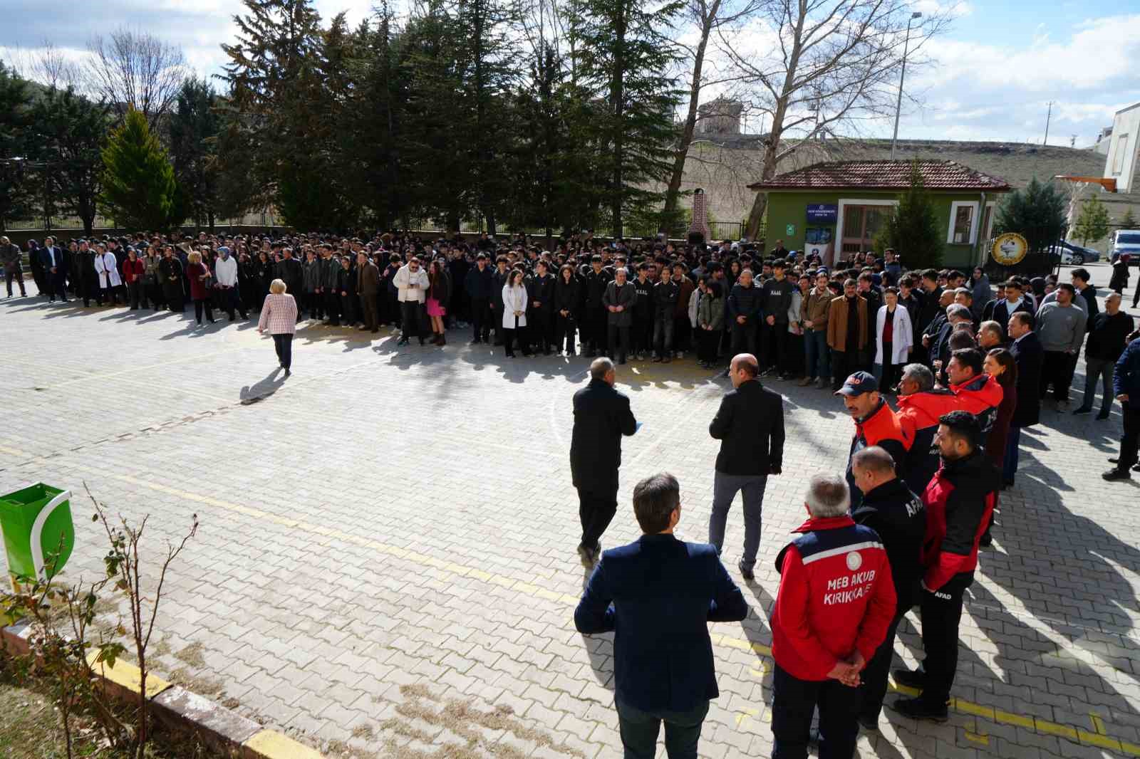 Kırıkkale’de okullarda deprem ve tahliye tatbikatı
Kırıkkale’de okullarda deprem ve tahliye tatbikatı