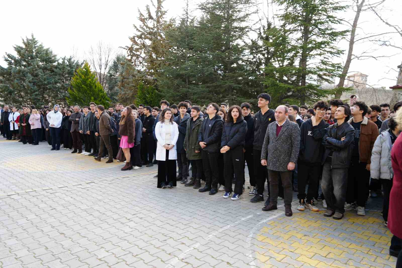 Kırıkkale’de okullarda deprem ve tahliye tatbikatı
Kırıkkale’de okullarda deprem ve tahliye tatbikatı