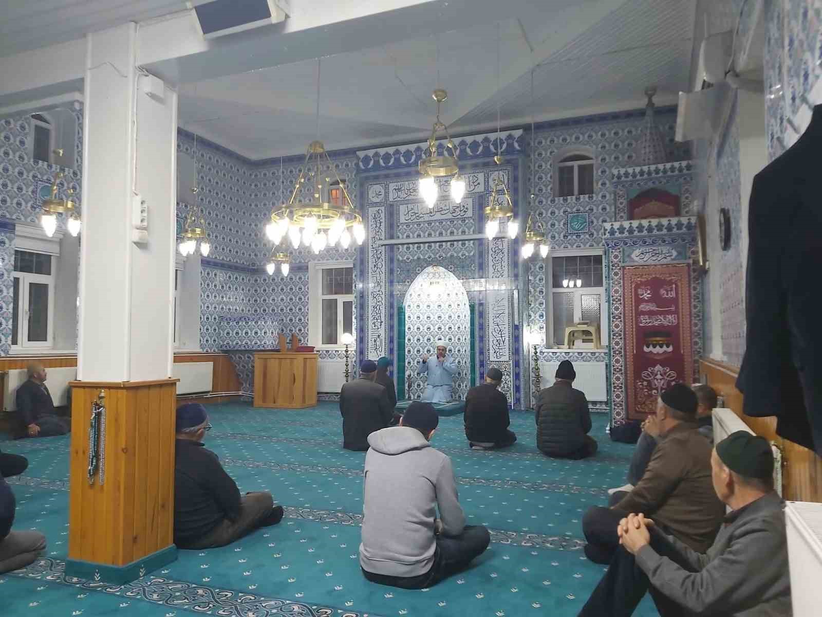 Kırka Mahallesi Maden Camii’nde yatsı namazı buluşması gerçekleşti

