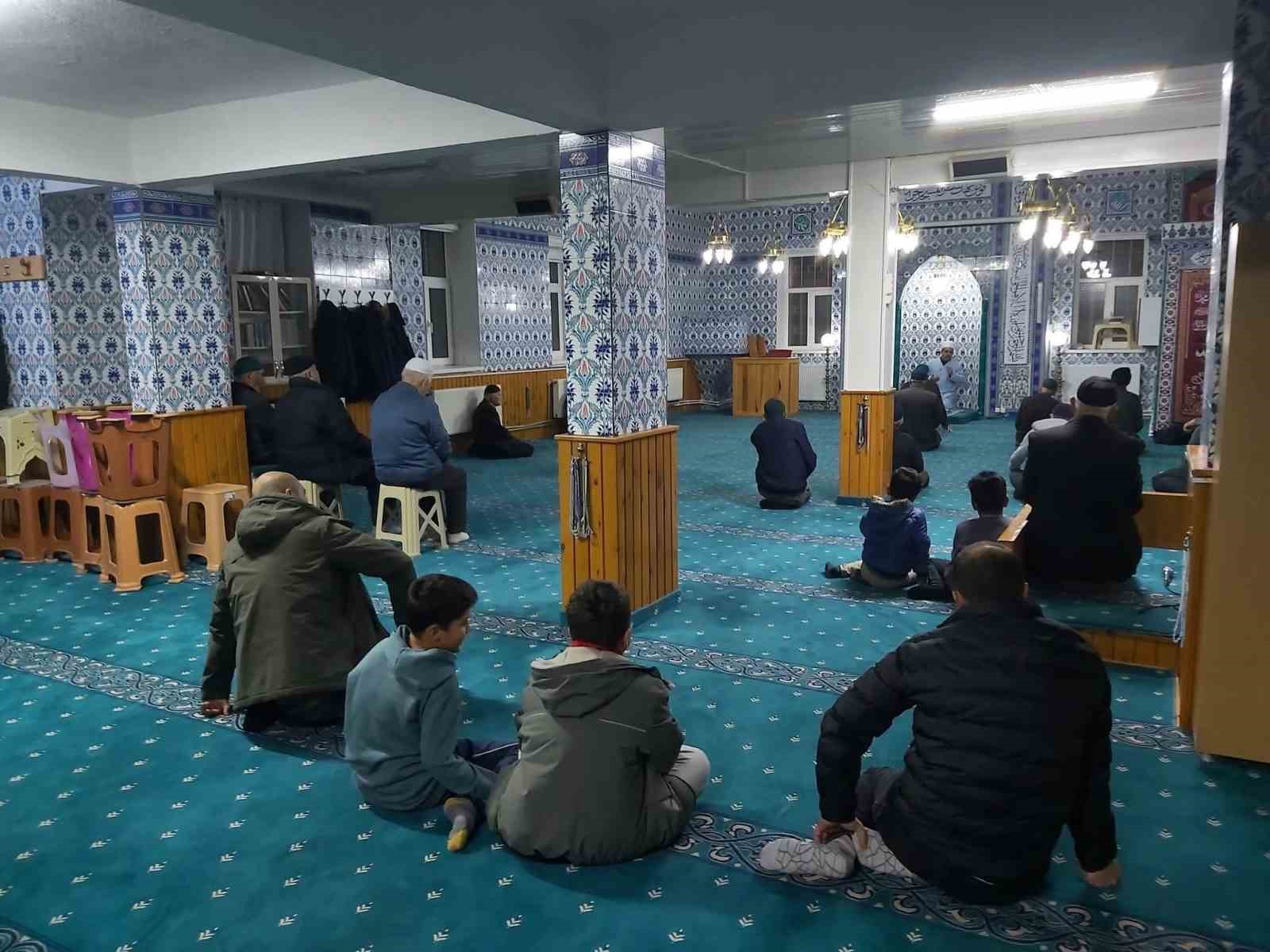Kırka Mahallesi Maden Camii’nde yatsı namazı buluşması gerçekleşti
