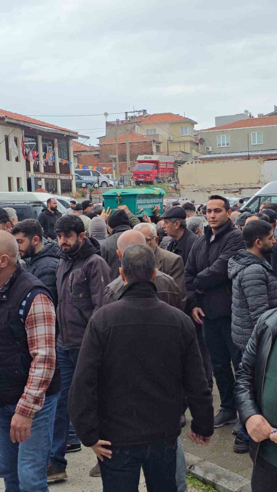 Kırkağaç’ın tarihi çınarı 112 yaşında hayatını kaybetti
