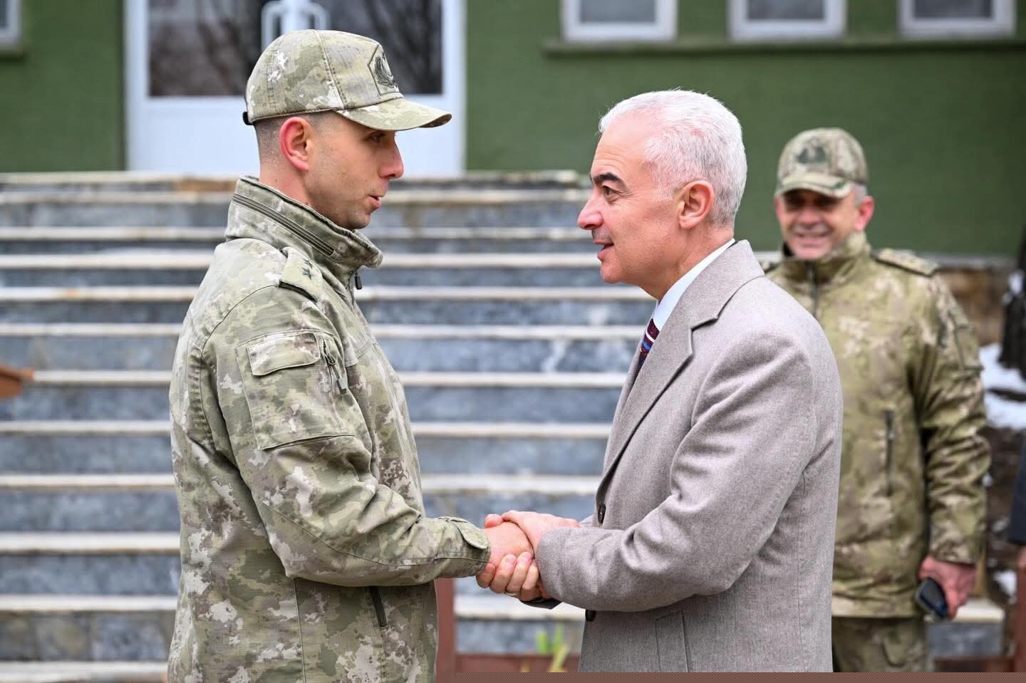 Kırklareli Valisi Turan, sınır karakolunda Mehmetçikle bayramlaştı
