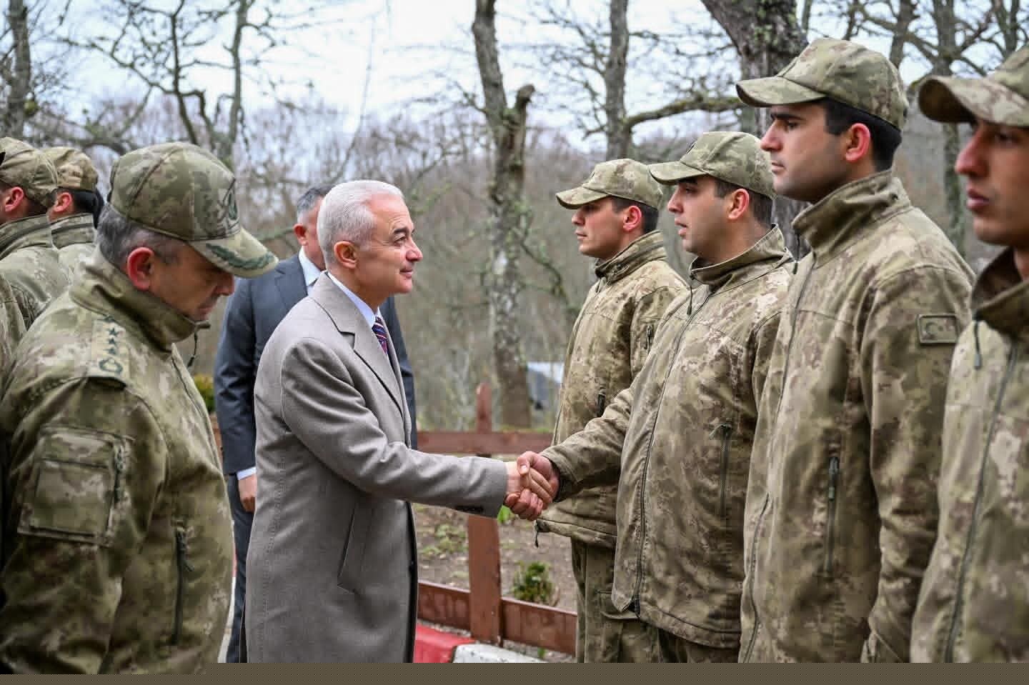 Kırklareli Valisi Turan, sınır karakolunda Mehmetçikle bayramlaştı
