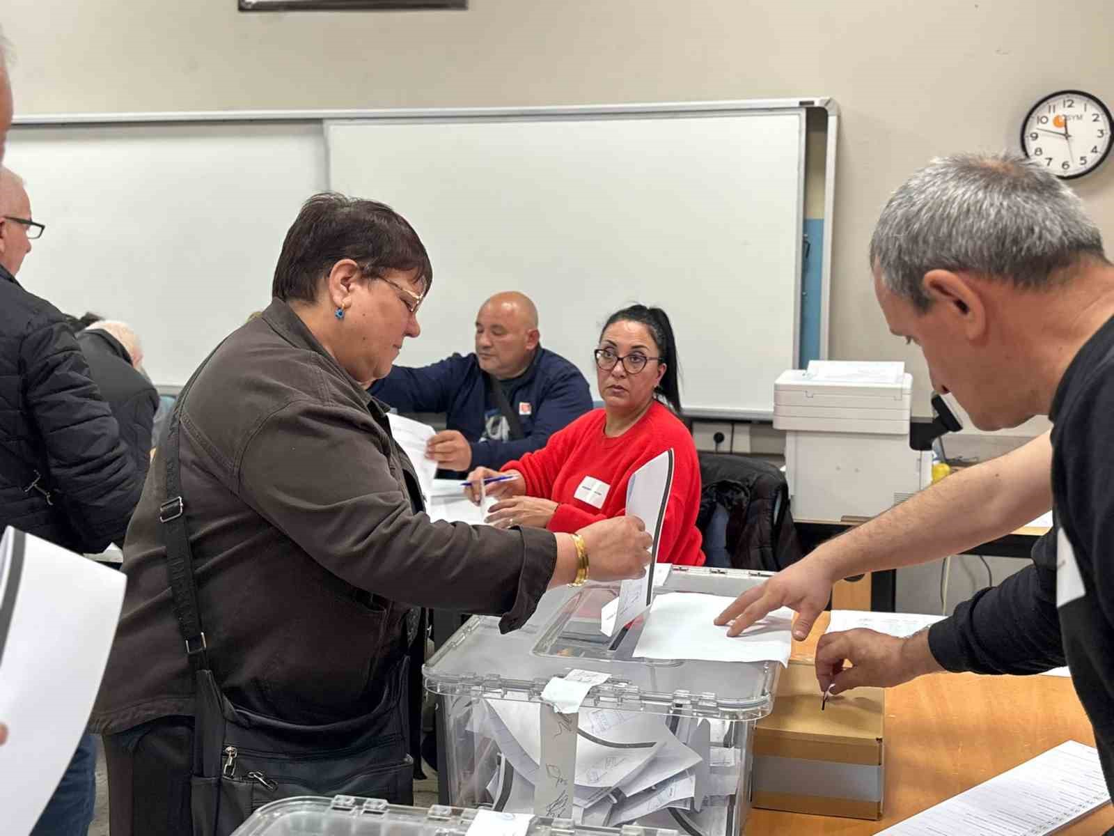 Kırklareli’nde Bulgaristan seçimleri için çifte vatandaşlar sandık başına gitti
